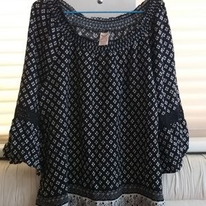 Faded glory black and white blouse